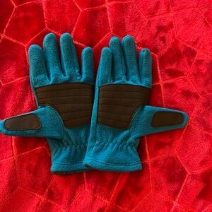 Columbia blue winter gloves with black grip patches